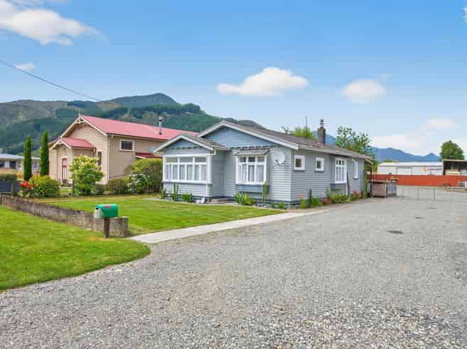 12 Hampden Street, Murchison