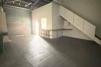 Neat and tidy unit in the heart of Hamilton