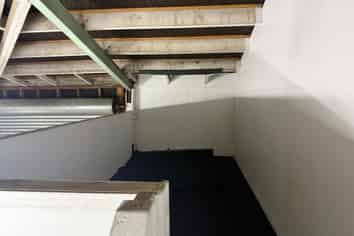 Neat and tidy unit in the heart of Hamilton