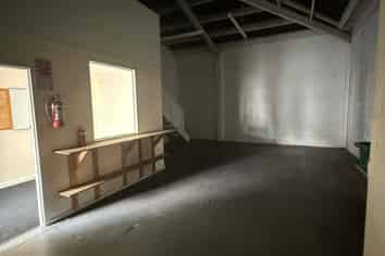 Neat and tidy unit in the heart of Hamilton