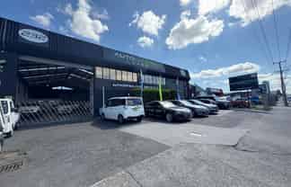 Savills | Road Frontage with Dual Rollers – 747sqm