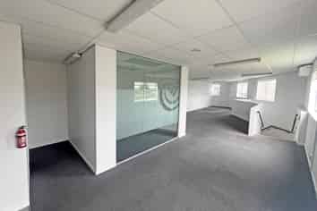 WELL PRESENTED UNIT - MAKE AN OFFER!
