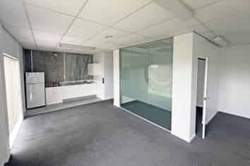 WELL PRESENTED UNIT - MAKE AN OFFER!
