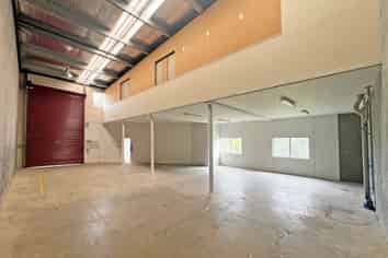 WELL PRESENTED UNIT - MAKE AN OFFER!
