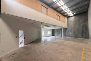 WELL PRESENTED UNIT - MAKE AN OFFER!
