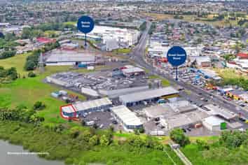 WELL PRESENTED UNIT - MAKE AN OFFER!
