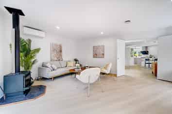 8 Stitchbird Close, Murrays Bay