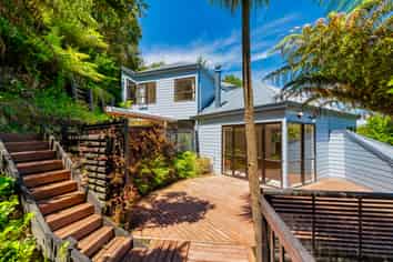 8 Stitchbird Close, Murrays Bay