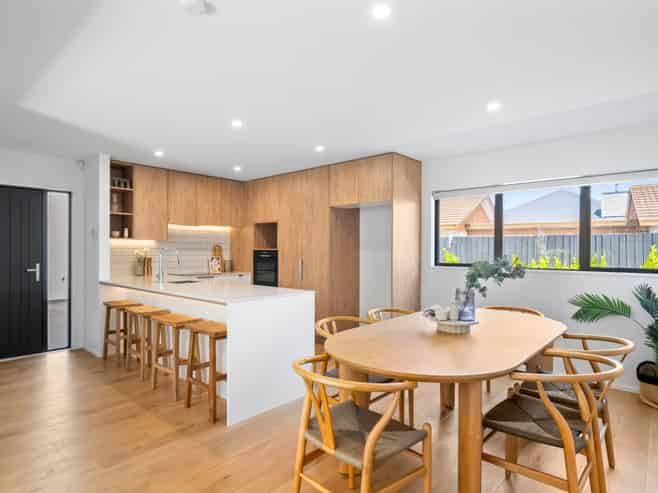 2/128 Bishop Street, Saint Albans