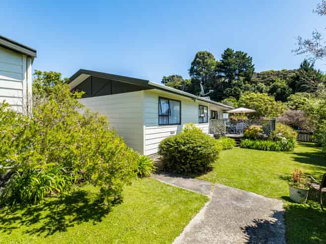 90 Omapere Street, Whitby