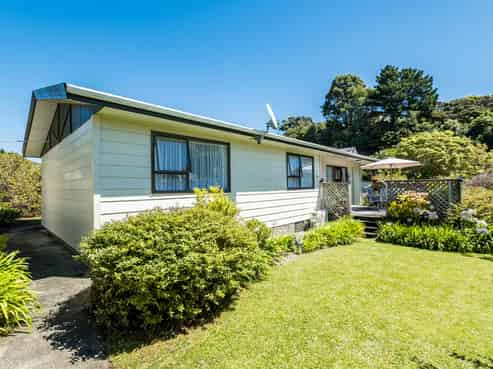 90 Omapere Street, Whitby