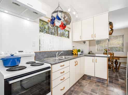 90 Omapere Street, Whitby