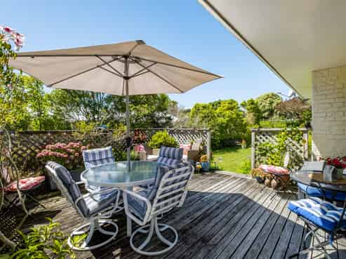 90 Omapere Street, Whitby