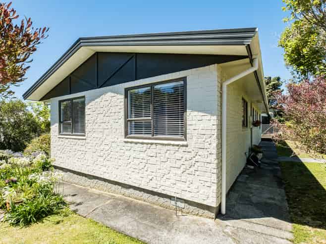 90 Omapere Street, Whitby