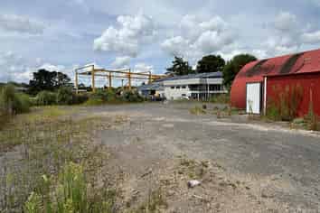 Warehouse With Big Yard!