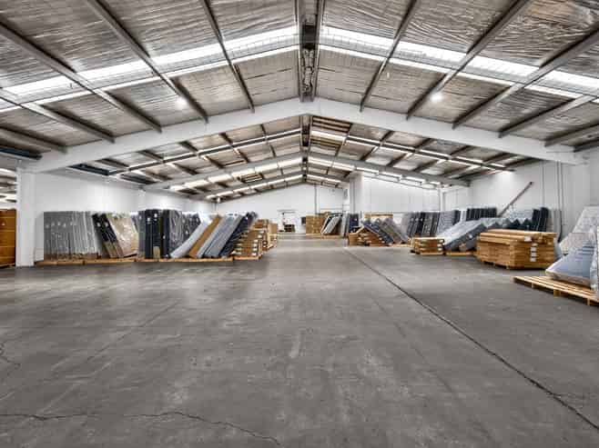 Fully tenanted split-risk industrial investment