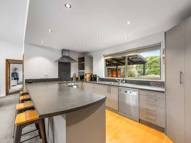 14 Sherwin Avenue, Albert Town