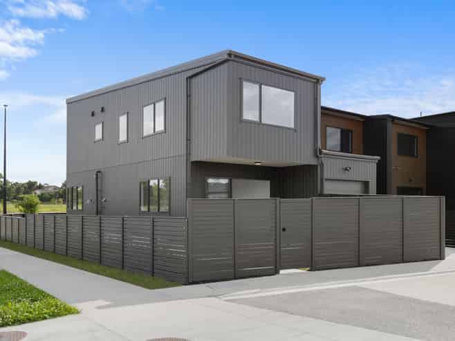 115 Otuwairoa Esplanade, Papakura