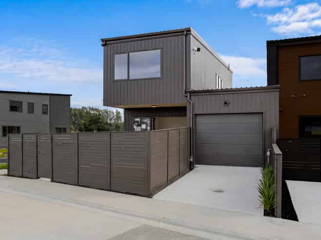 115 Otuwairoa Esplanade, Papakura