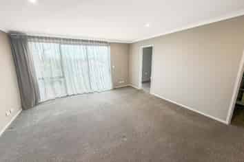 8b Kerswill Place, Pakuranga