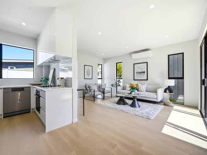 2/2 Coronation Street, Belmont