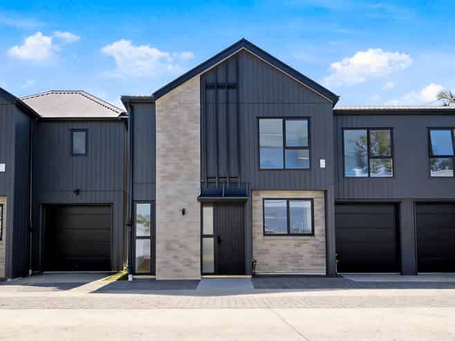 2/2 Coronation Street, Belmont