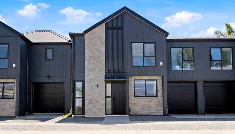 2/2 Coronation Street, Belmont