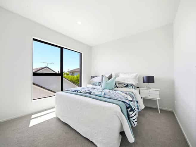 2/2 Coronation Street, Belmont