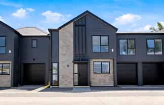 2/2 Coronation Street, Belmont