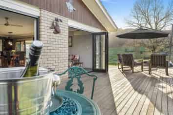 1421 State Highway 30, Horohoro