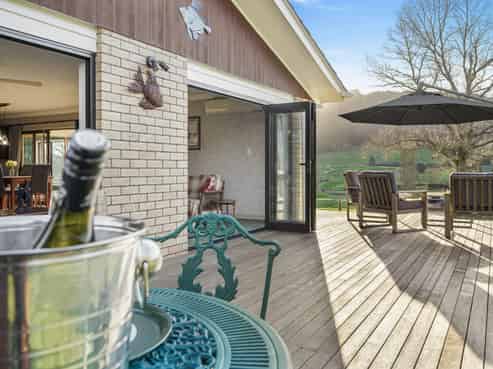 1421 State Highway 30, Horohoro