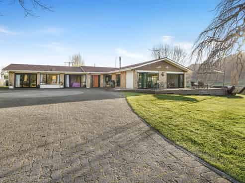 1421 State Highway 30, Horohoro