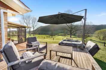 1421 State Highway 30, Horohoro