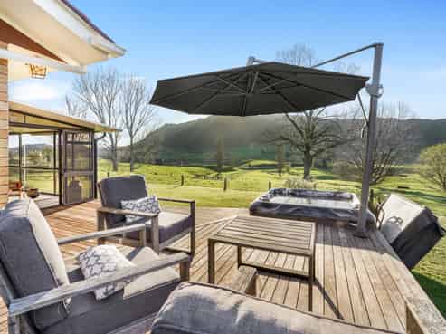 1421 State Highway 30, Horohoro