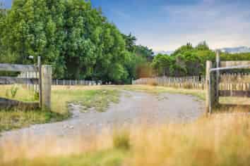 2/269 Grays Road, Pauatahanui