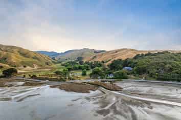 2/269 Grays Road, Pauatahanui