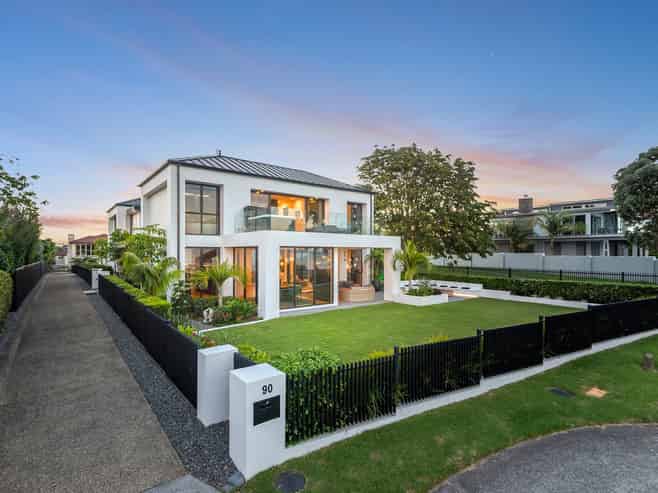 90 Marine Parade, Mellons Bay