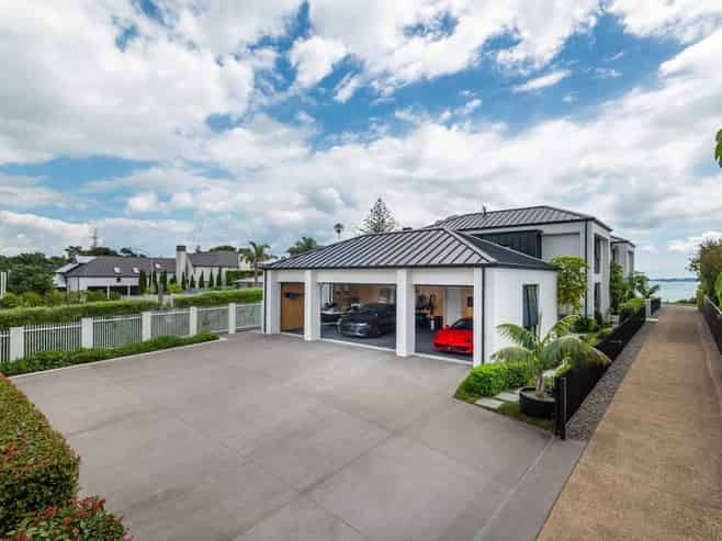 90 Marine Parade, Mellons Bay