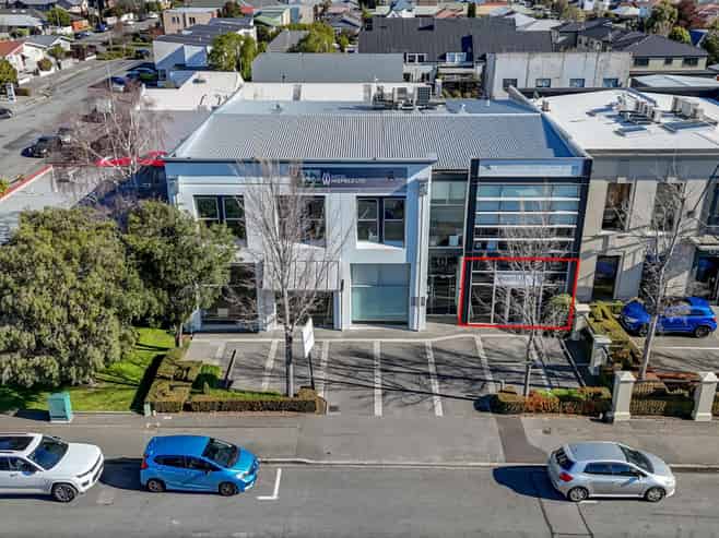 Smart, modern consulting rooms - prime location