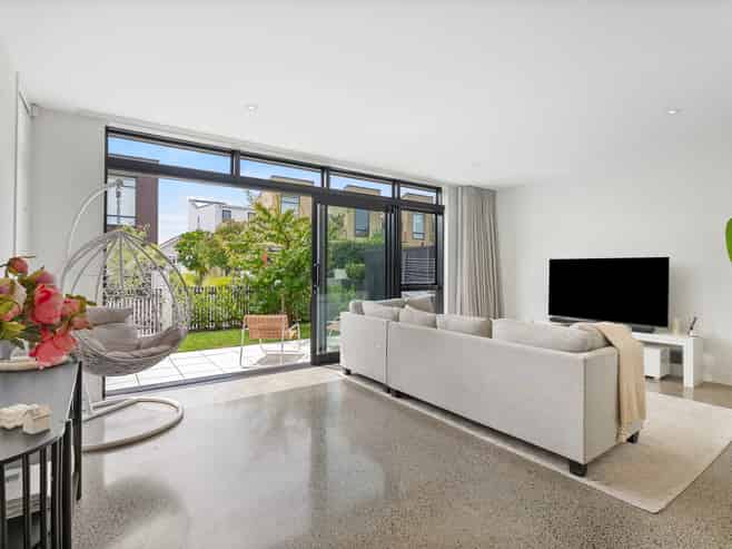 11 Nevill Road, Hobsonville