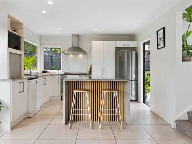 2/16 Sandiacre Way, Browns Bay