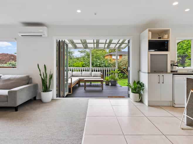 2/16 Sandiacre Way, Browns Bay