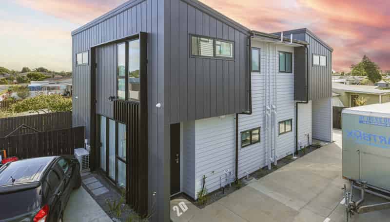 2d Convair crescent , Mangere