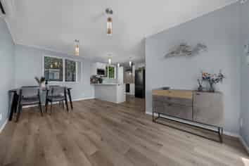 2/10 Norrie Smith Avenue, Flat Bush