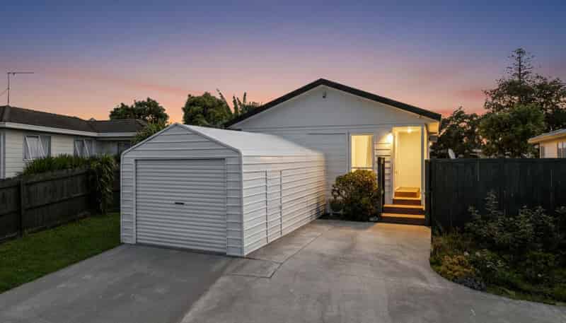 2/10 Norrie Smith Avenue, Flat Bush