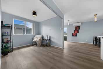 2/10 Norrie Smith Avenue, Flat Bush