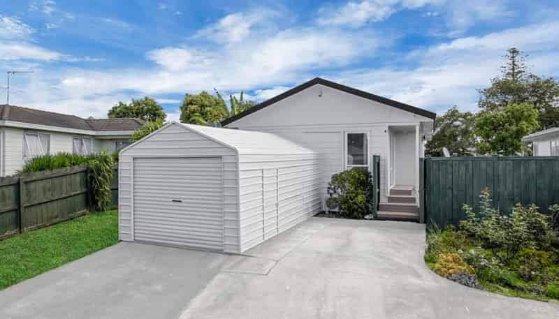 2/10 Norrie Smith Avenue, Flat Bush