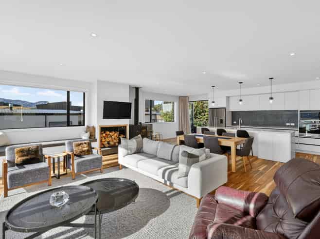 8 Landsborough Lane, Wanaka