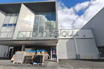 Versatile 435sqm High-Stud Warehouse & Office