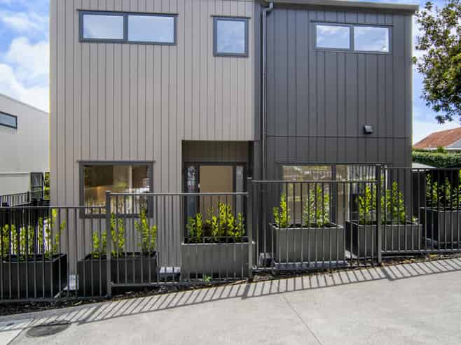 3A & 3B Range View Road, Mount Albert